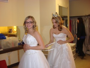 Kirsten helping Taylor tie her dress