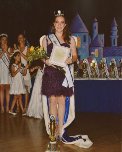 Robyn after being crowned as the 2013 AZ State Ambassador